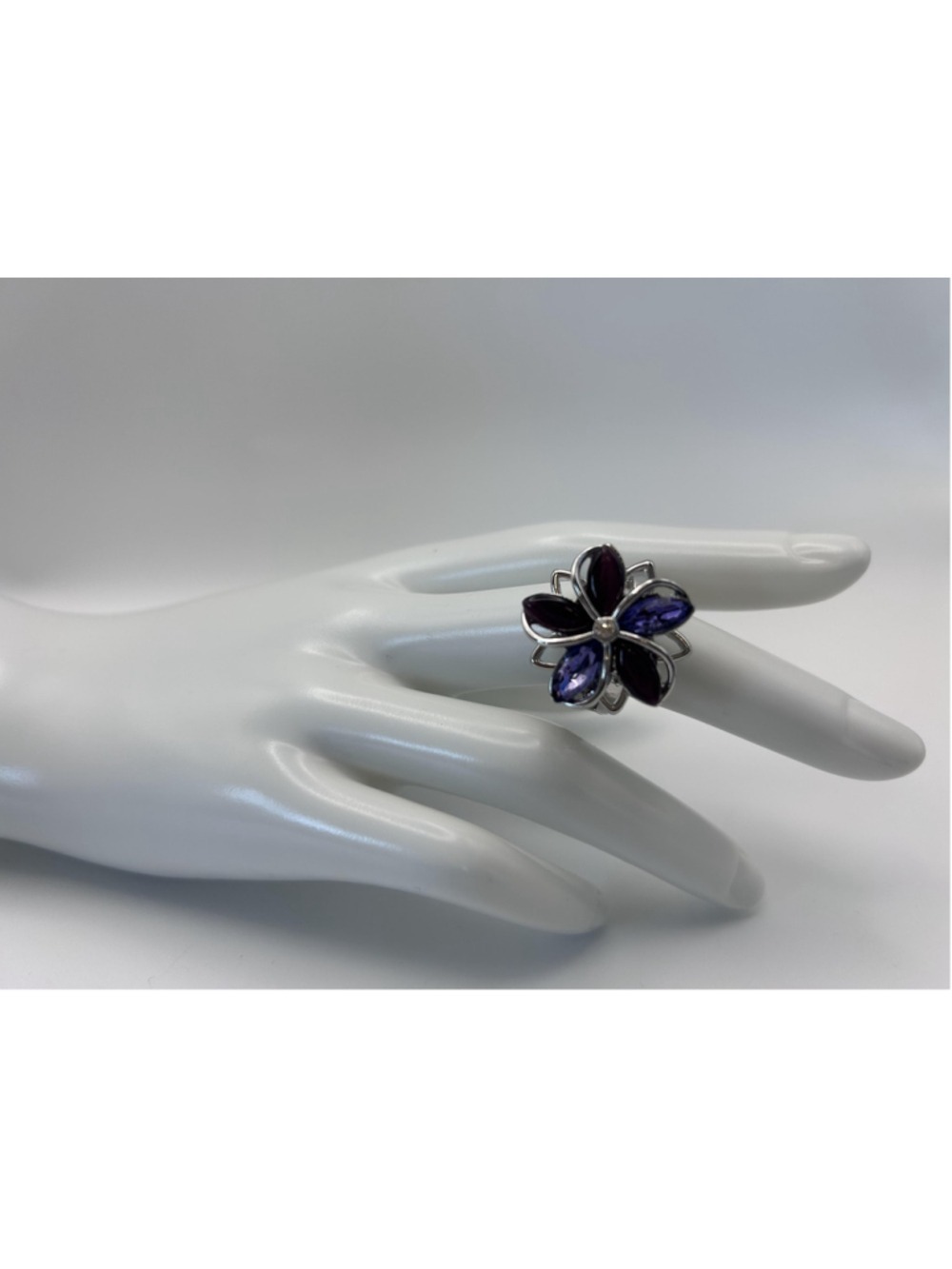 Ring Silver Tone Purple Flower Unique Cocktail Statement Size 7 Ring